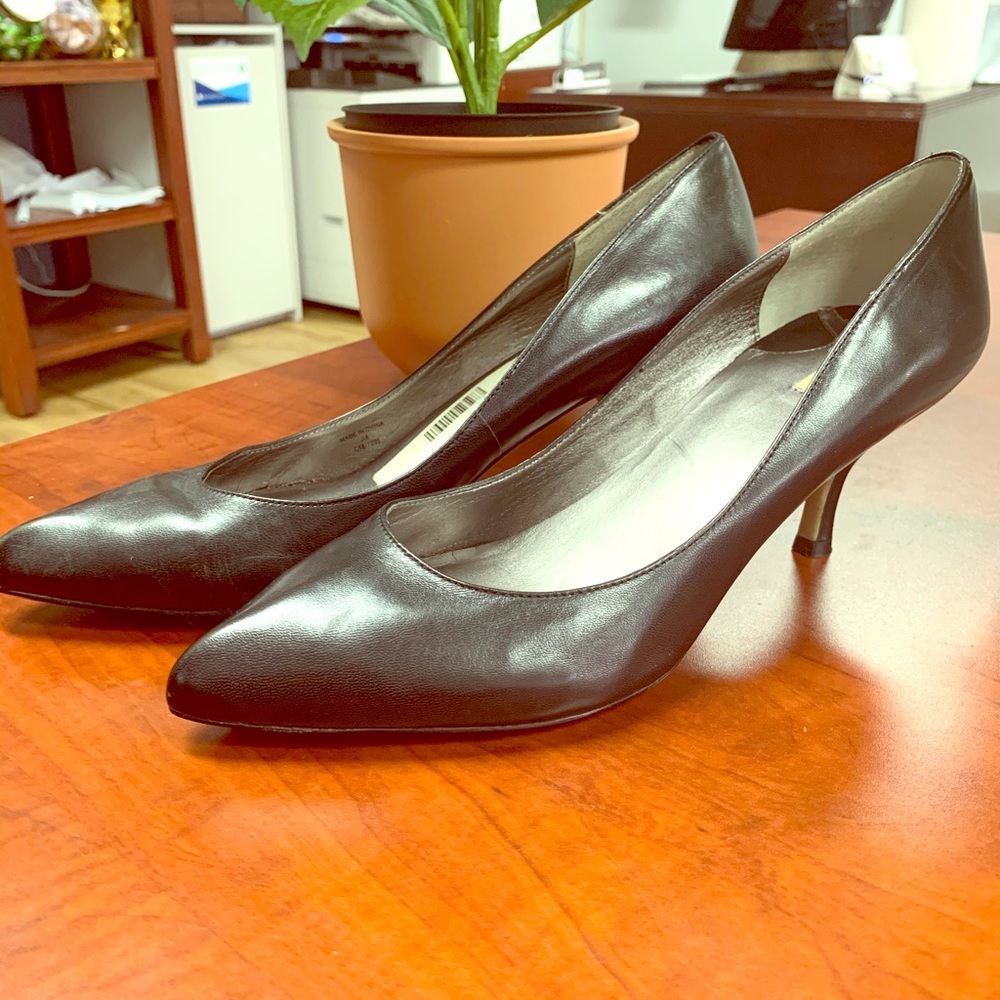 FINE LEATHER HEELS! GET YOUR MONEYS WORTH!